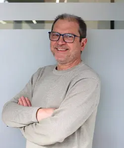 Antonio Fernández, especialista en la organización de procedimientos para bajas de automóviles en Vigo